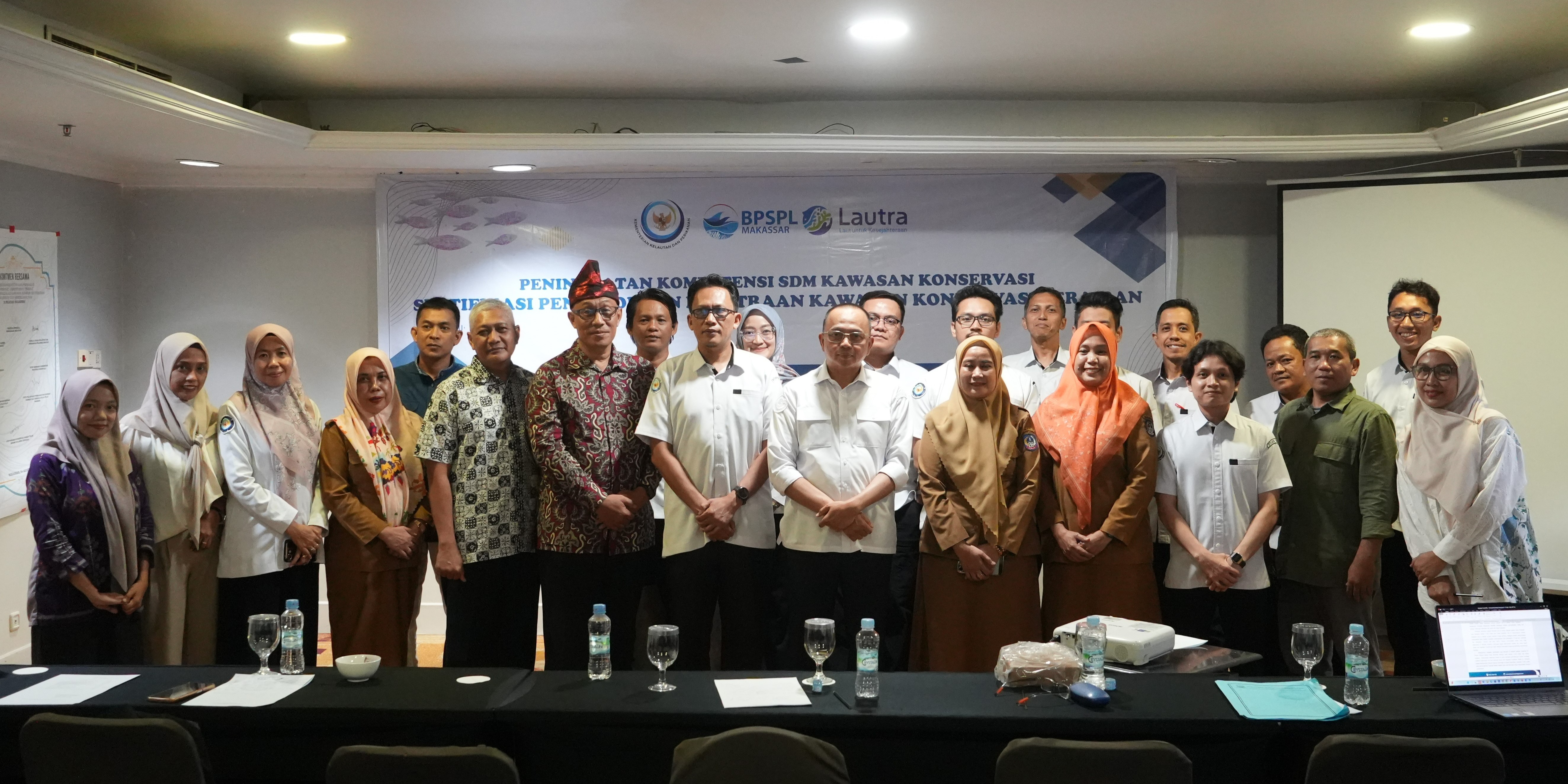 Bimbingan Teknis Pengelolaan Kemitraan Kawasan Konservasi Perairan dan Sertifikasi Uji Kompetensi, Makassar (4/8).