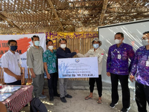 Dukung Konservasi Terumbu Karang di Nusa Penida, KKP Serahkan Bantuan KOMPAK