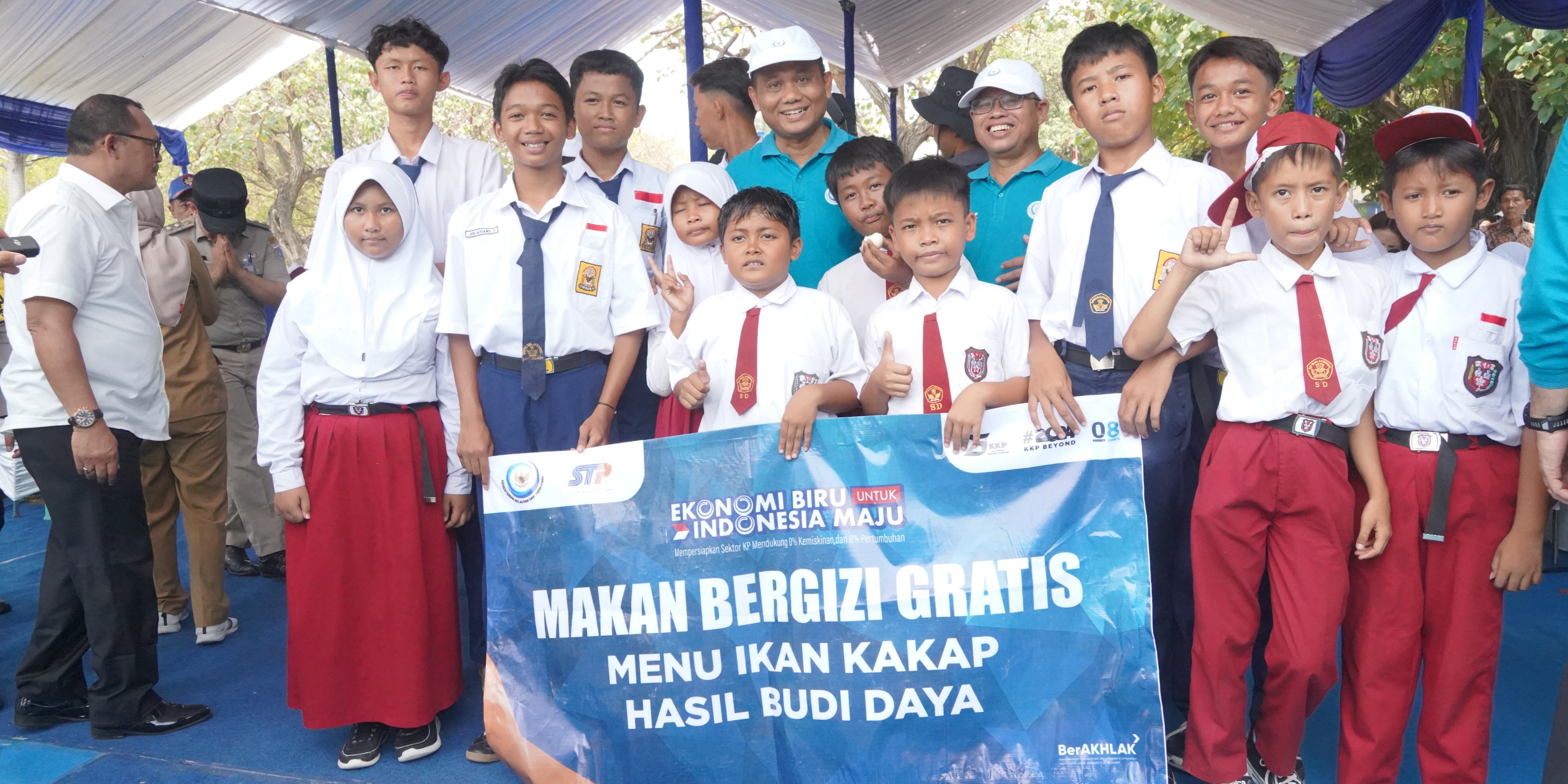 Genjot Produktivitas Perikanan Budi Daya, KKP Turut Bagikan Benih Ikan & Rumput Laut di HUT Ke-25