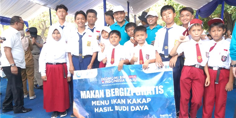 Genjot Produktivitas Perikanan Budi Daya, KKP Turut Bagikan Benih Ikan & Rumput Laut di HUT Ke-25