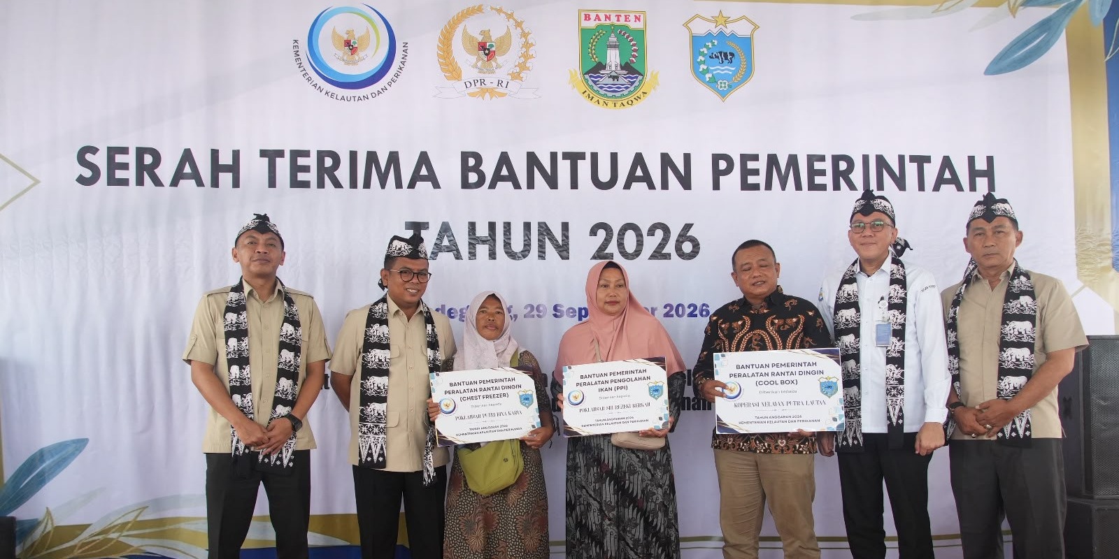 Jaga Kualitas Ikan Nelayan, KKP Bagikan Freezer hingga Coolbox di Pandeglang