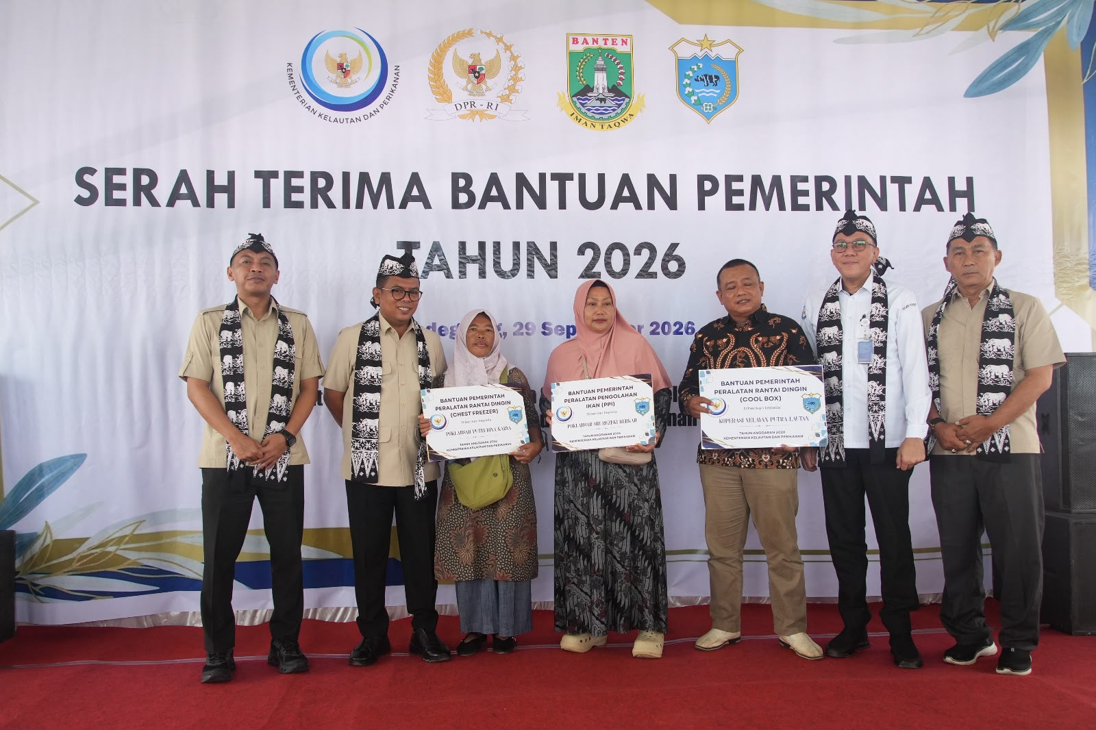 Jaga Kualitas Ikan Nelayan, KKP Bagikan Freezer hingga Coolbox di Pandeglang