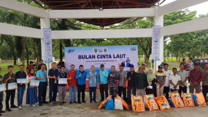 KKP Bersama Nelayan Kumpulkan 3,8 Ton Sampah Laut di Dumai