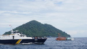 KKP dan Kejaksaan Tenggelamkan Lagi 4 Kapal Berbendera Vietnam di Pontianak