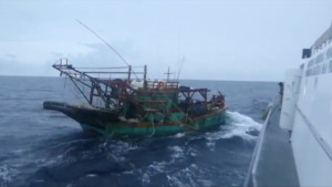 KKP Lumpuhkan Dua Kapal Ikan Asing Yang Berusaha Kabur di Laut Natuna Utara