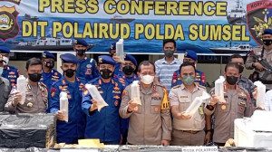 KKP-Polri Berhasil Gagalkan Penyelundupan 506.600 BBL di Palembang