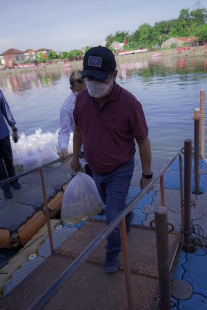 KKP Salurkan Bantuan Benih Ikan Air Tawar di Jakarta Selatan