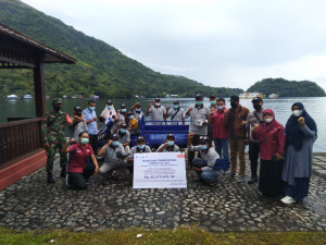 KKP Serahkan Bantuan KOMPAK kepada Masyarakat Pulau Ay dan Pulau Rhun di Kawasan Timur Indonesia