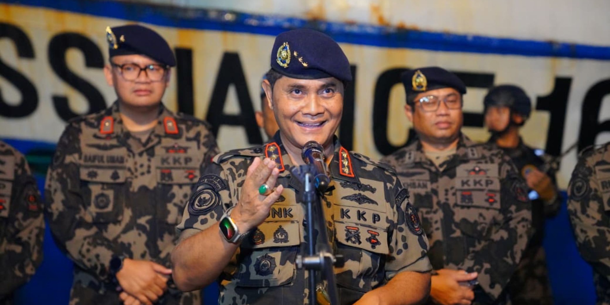 KKP Serahkan Tersangka dan Barang Bukti Kasus KIA Filipina Ilegal Berukuran 754 GT ke Kejaksaan