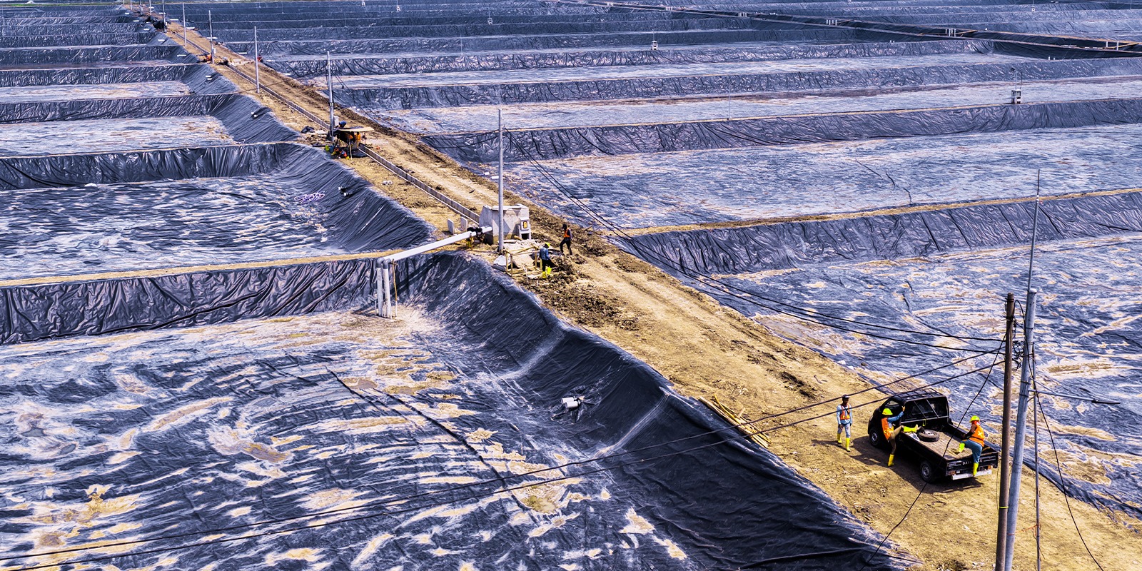 Pemasangan Tiang Listrik Pada Petakan Kolam ukuran 4000 meter persegi BINS Karawang Per 27 November 2025