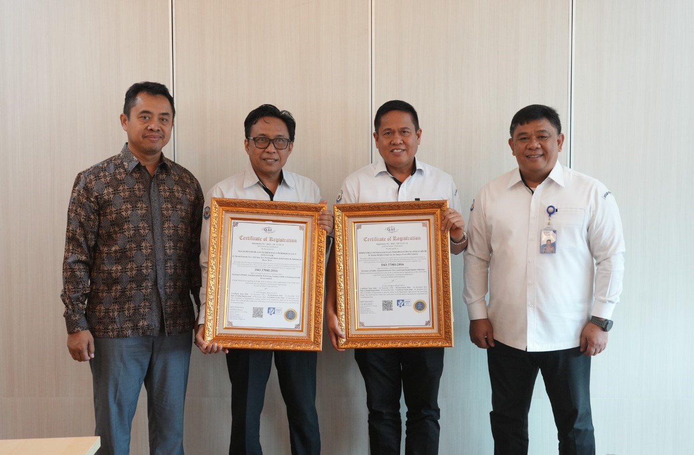 Penyerahan Sertifikat ISO 37001:2016 Sistem Manajemen Anti Penyuapan kepada Direktorat Pendayagunaan Pesisir dan Pulau-Pulau Kecil dan BPSPL Pontianak