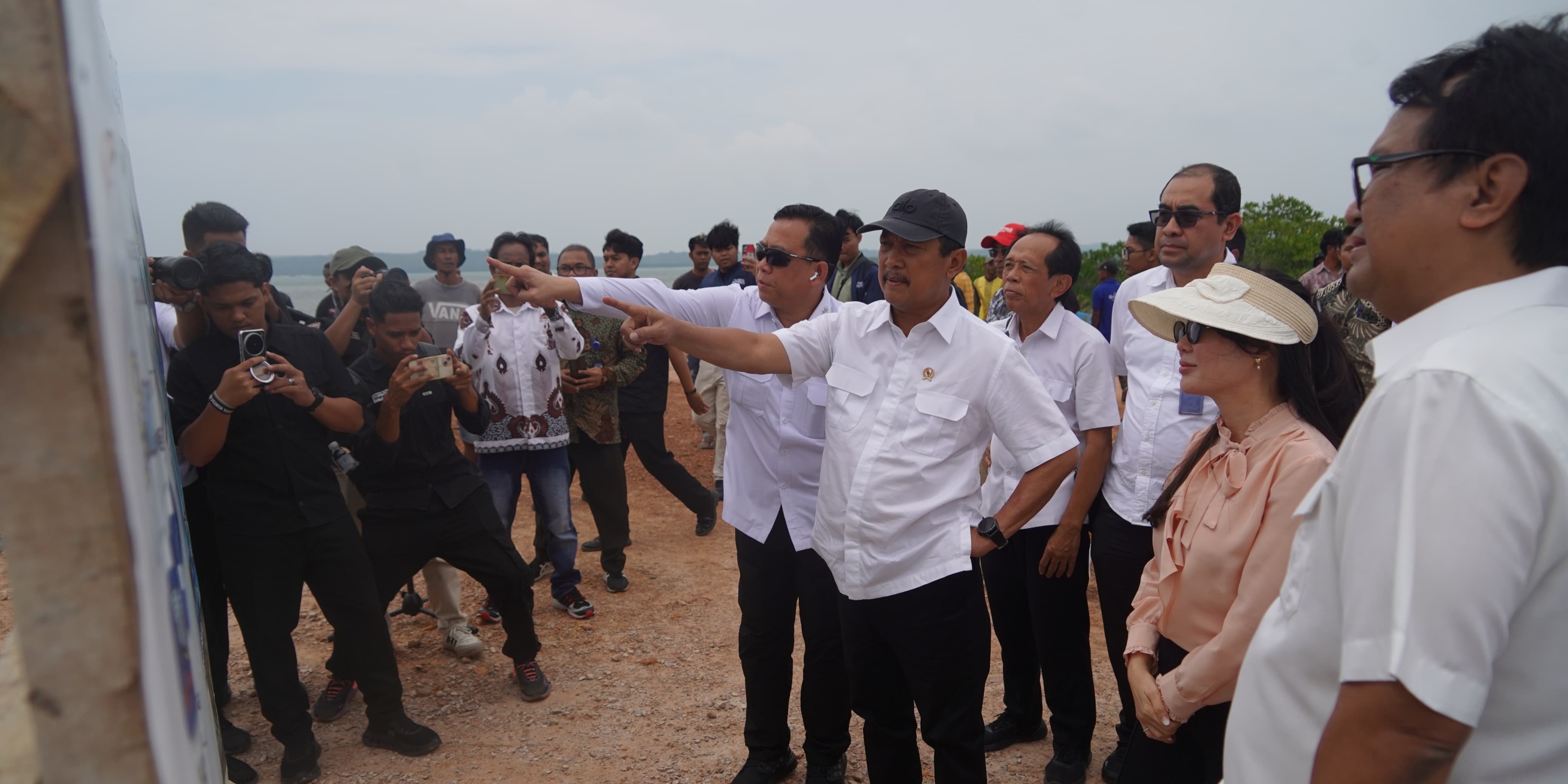 Percepat Program KNMP, Menteri Trenggono Cek Kampung-Kampung Nelayan di Kepri