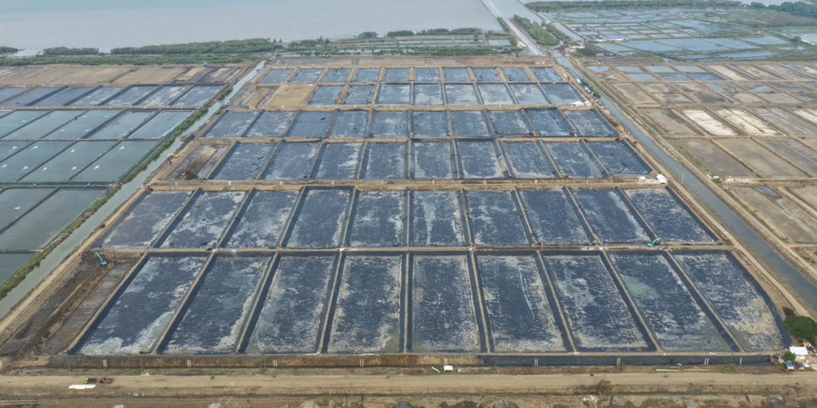 Progres Pemasangan Geomembran Kolam ukuran 4000 meter persegi BINS Karawang Per  21 Oktober 2025