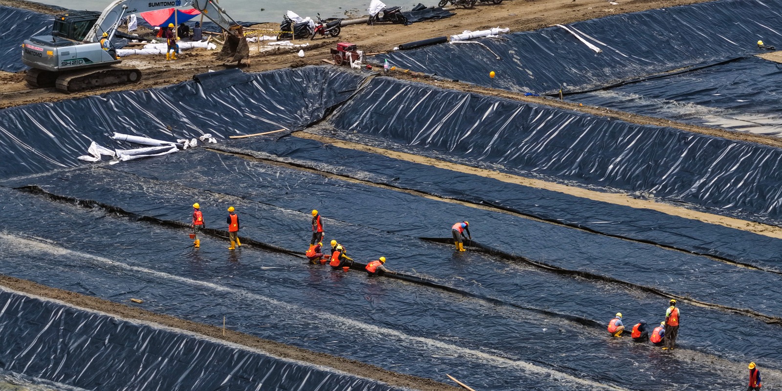 Progres Pemasangan Geomembran Kolam ukuran 4000 meter persegi BINS Karawang Per  31 Oktober 2025