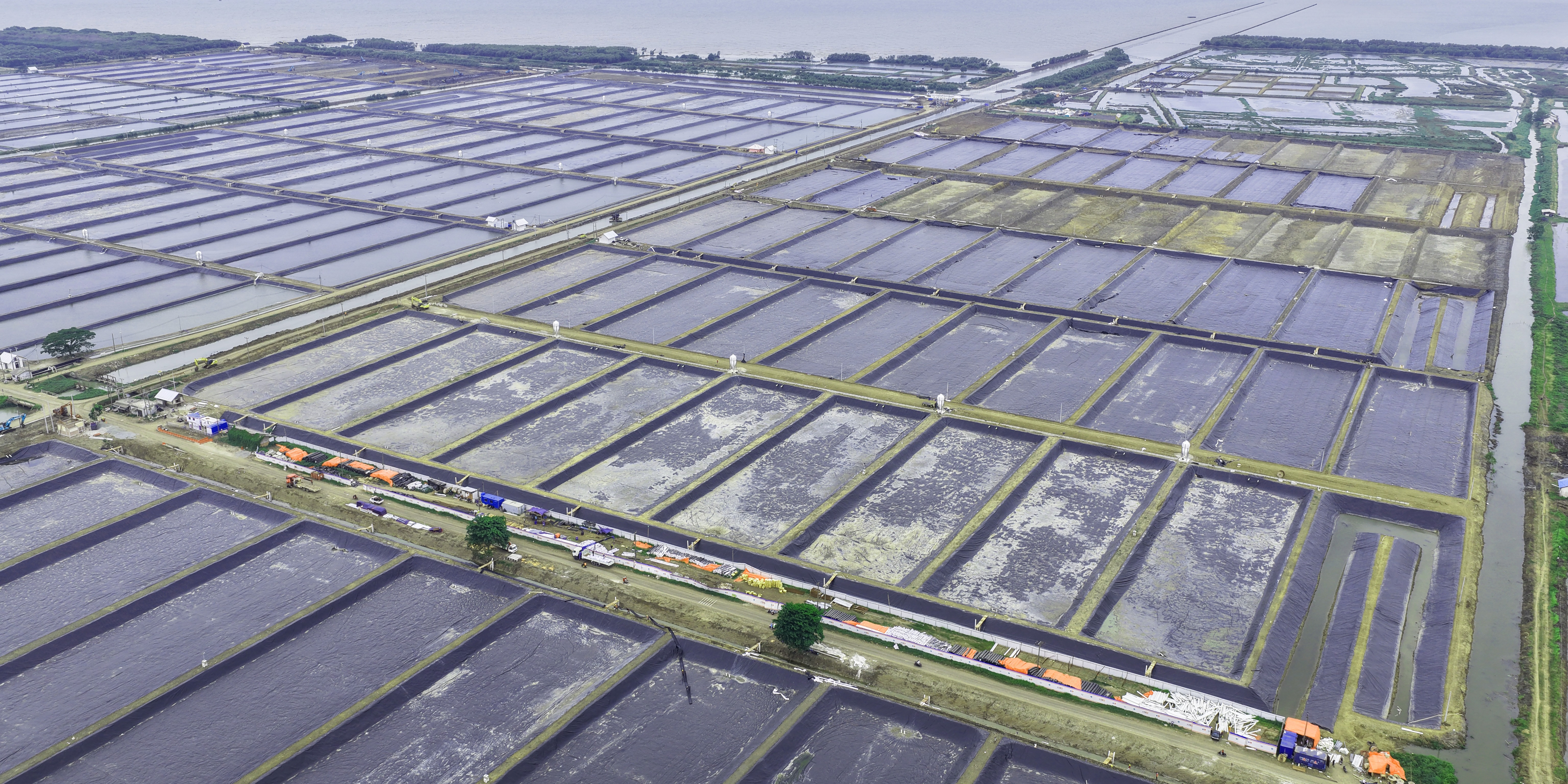 Progres Pemasangan Geomembran Kolam ukuran 4000 meter persegi BINS Karawang Per 9 Desember 2025