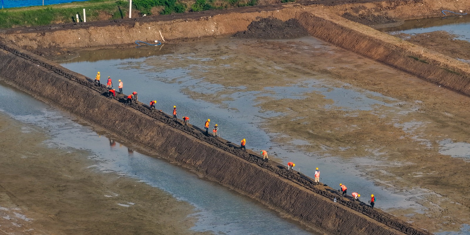 Progres Pemasangan Penguncian Geomembran Kolam ukuran 4000 meter persegi BINS Karawang Per  31 Oktober 2025