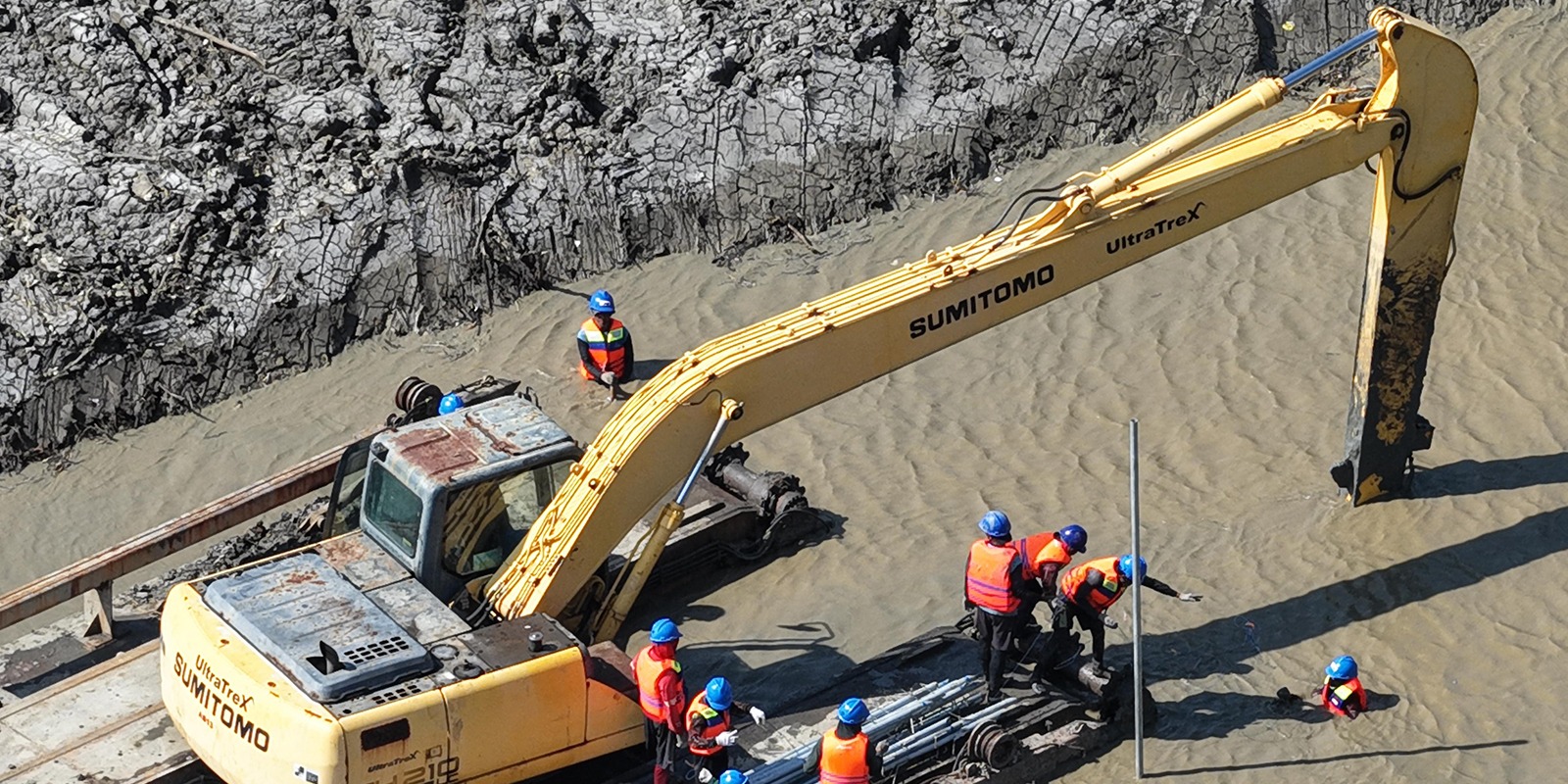 Progres Pemasangan Tiang Penyangga Pipa Intake Air Laut Per 30 September 2025