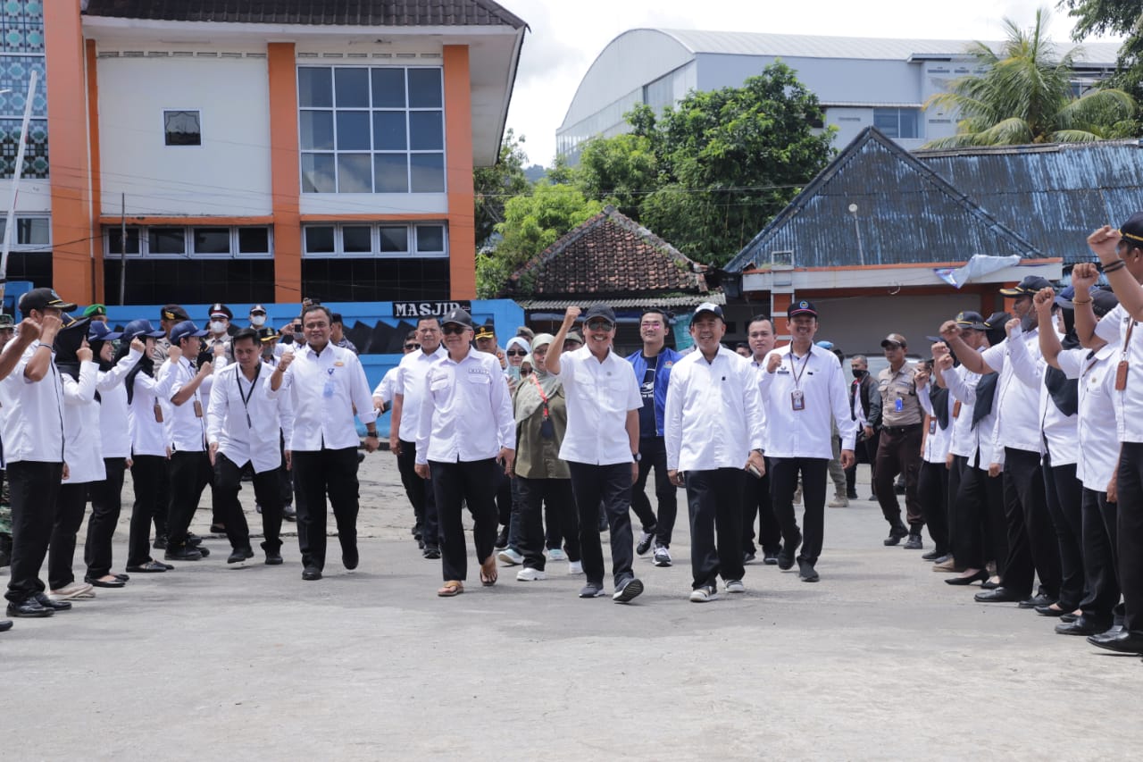 Menteri Trenggono mengunjungi Balai Besar Perikanan Budidaya Air Tawar (BBPBAT) Sukabumi yang merupakan unit pelaksana teknis Ditjen Perikanan Budidaya KKP
