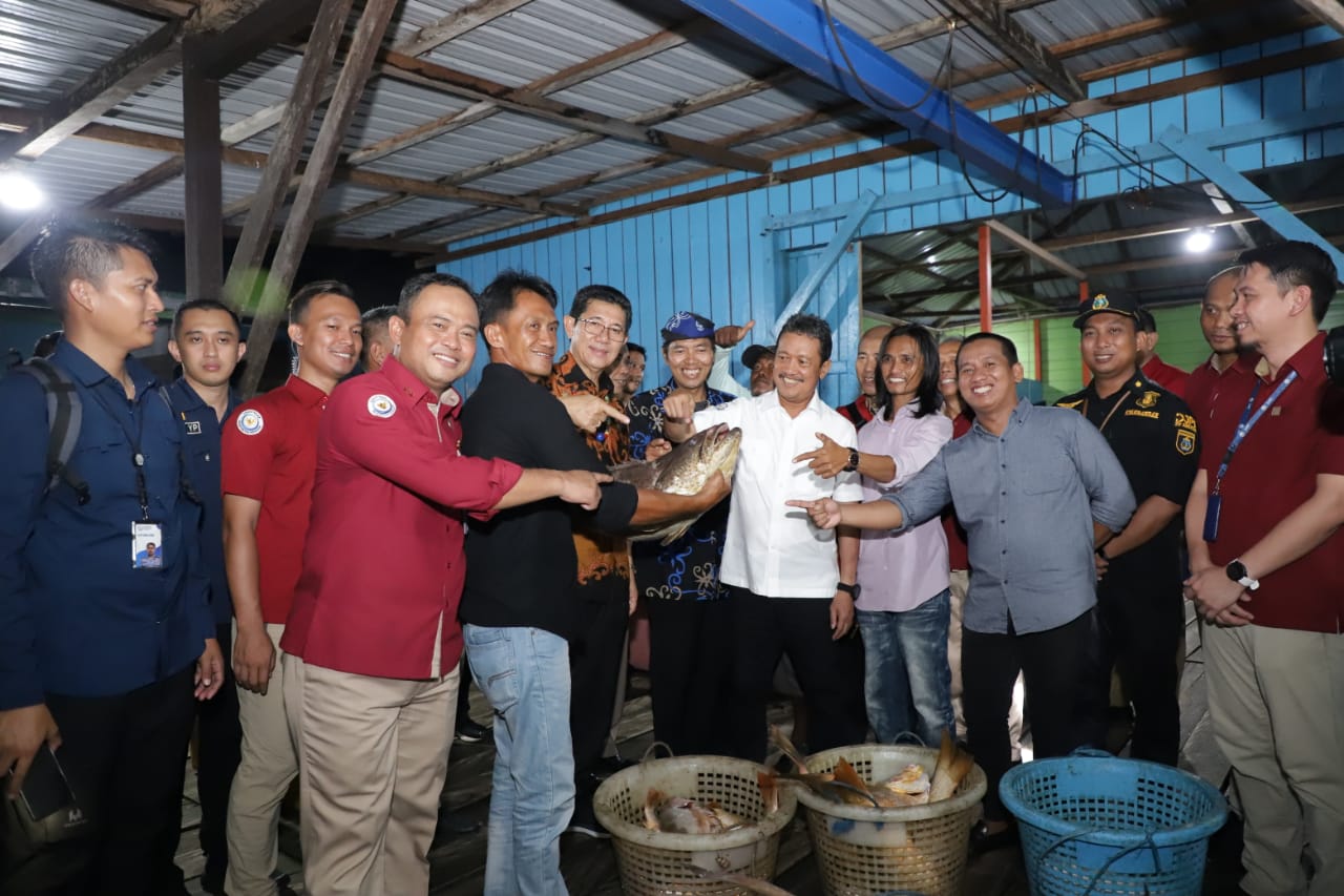 Dari Nunukan, Menteri Sakti Wahyu Trenggono melanjutkan kunjungan kerja ke Kota Tarakan untuk bertemu dengan teman-teman nelayan dan pembudidaya rumput laut di Kelurahan Mamburungan, Kecamatan Tarakan Timur