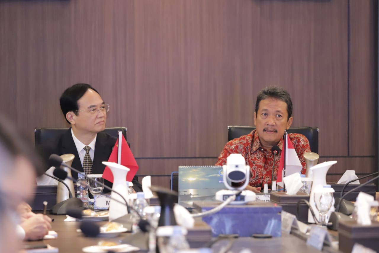 Menteri Sakti Wahyu Trenggono menerima kunjungan Mr. Lu Kang, Duta Besar Tiongkok untuk Indonesia beserta jajaran Pemerintah Kota Fuzhou - Provinsi Fujian di Kantor KKP