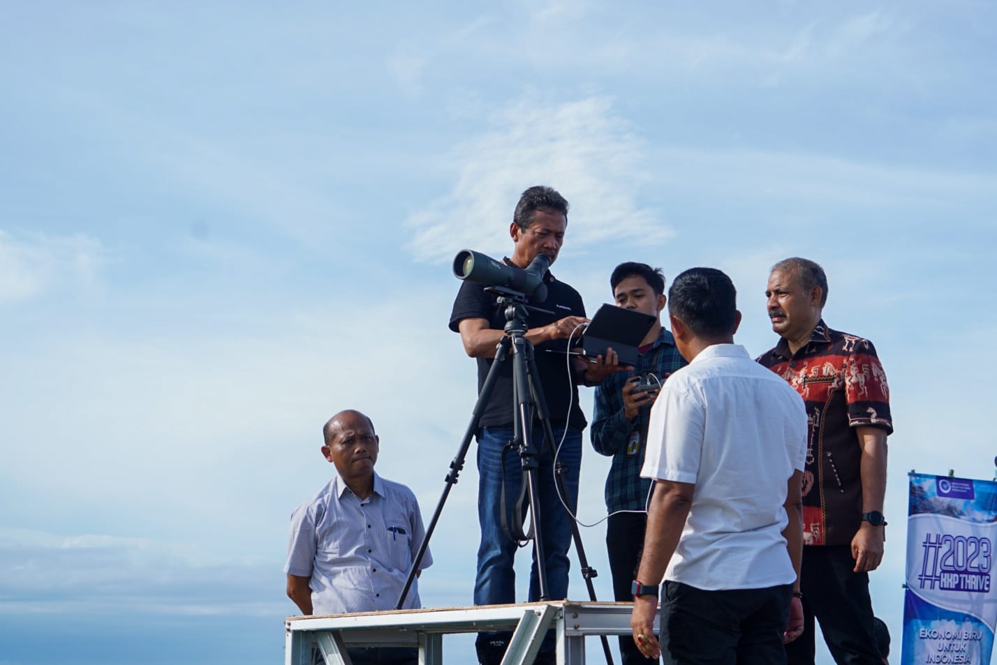 Menteri Sakti Wahyu Trenggono melanjutkan kunjungan kerja ke Kabupaten Sumba Timur, Nusa Tenggara Timur untuk melihat calon lokasi pengembangan budidaya udang di Desa Palakahembi, Kecamatan Pandawai