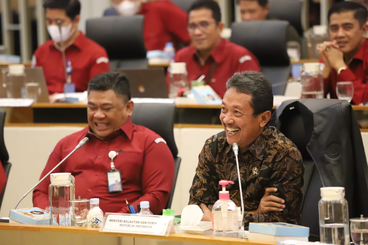 Menteri Sakti Wahyu Trenggono mengikuti rapat kerja membahas evaluasi pelaksanaan anggaran tahun 2022 serta rencana program dan kegiatan tahun 2023 bersama Komisi IV DPR, PT Perindo dan PT Garam di Gedung DPR RI, Jakarta