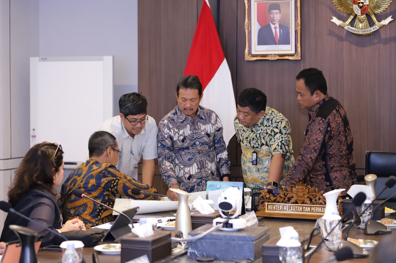 Menteri Sakti Wahyu Trenggono kedatangan tamu dan juga kawan lama Pj Gubernur DKI Jakarta Mas Heru Budi bersama jajarannya di Kantor KKP
