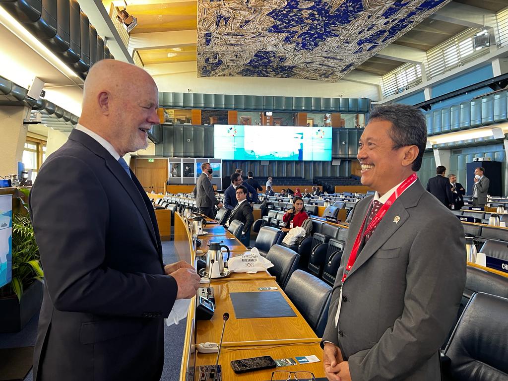 (5/9/2022) Menteri Kelautan dan Perikanan Sakti Wahyu Trenggono berdiskusi dengan Peter Thomson, Diplomat Fiji and the United Nations Secretary-General’s Special Envoy for the Ocean