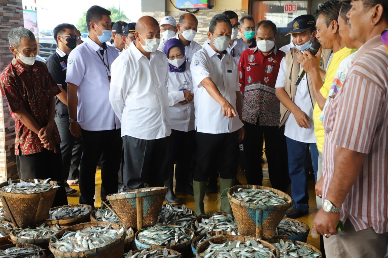Peninjauan Pangkalan Pendaratan Ikan (PPI) Dadap di Indramayu, Jawa Barat bersama Ibu Nina Agustina Bupati Indramayu (Kamis, 15/4/22)