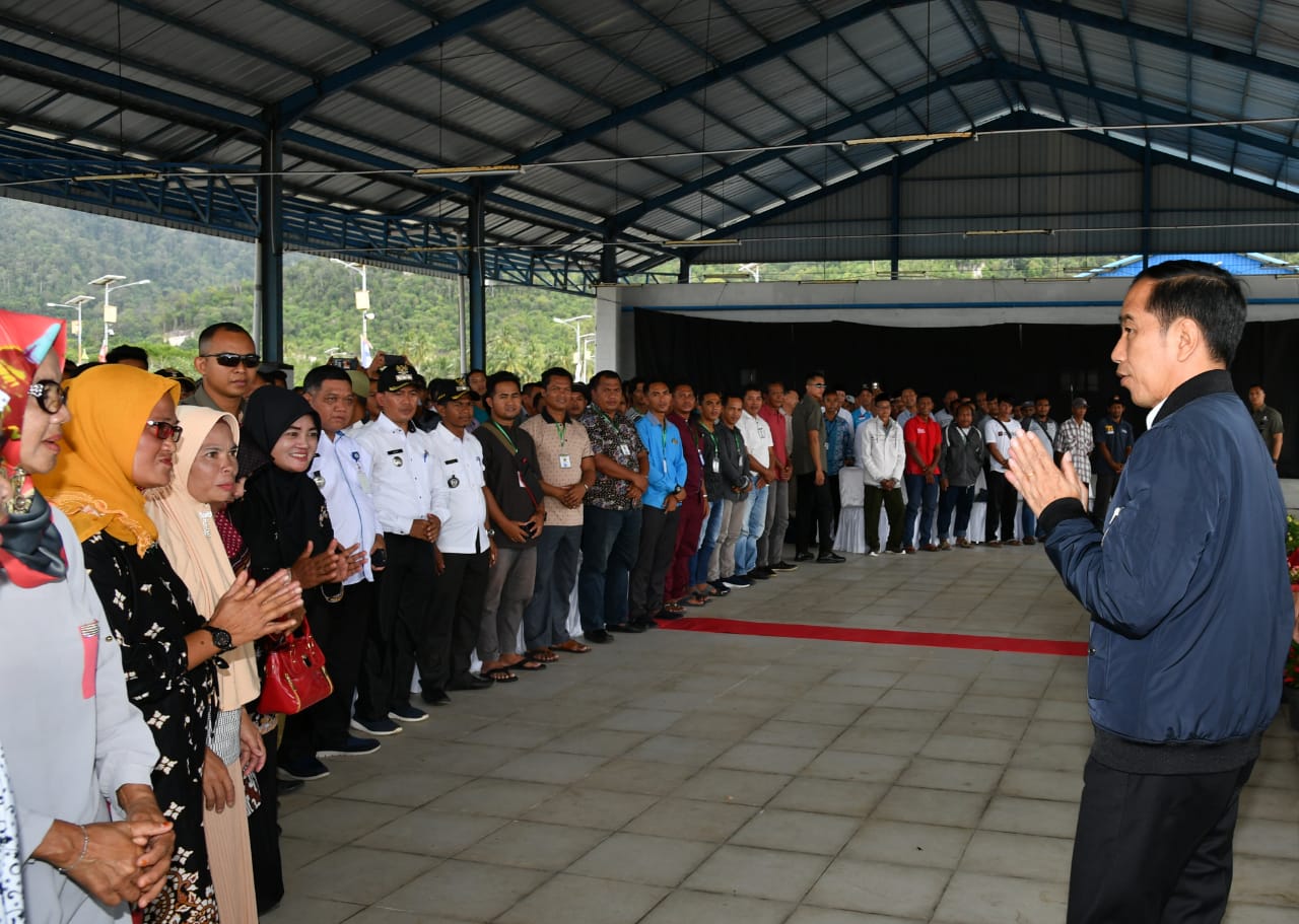Presiden Jokowi Temui Ratusan Nelayan, Pastikan SKPT Natuna Bermanfaat bagi Nelayan Setempat