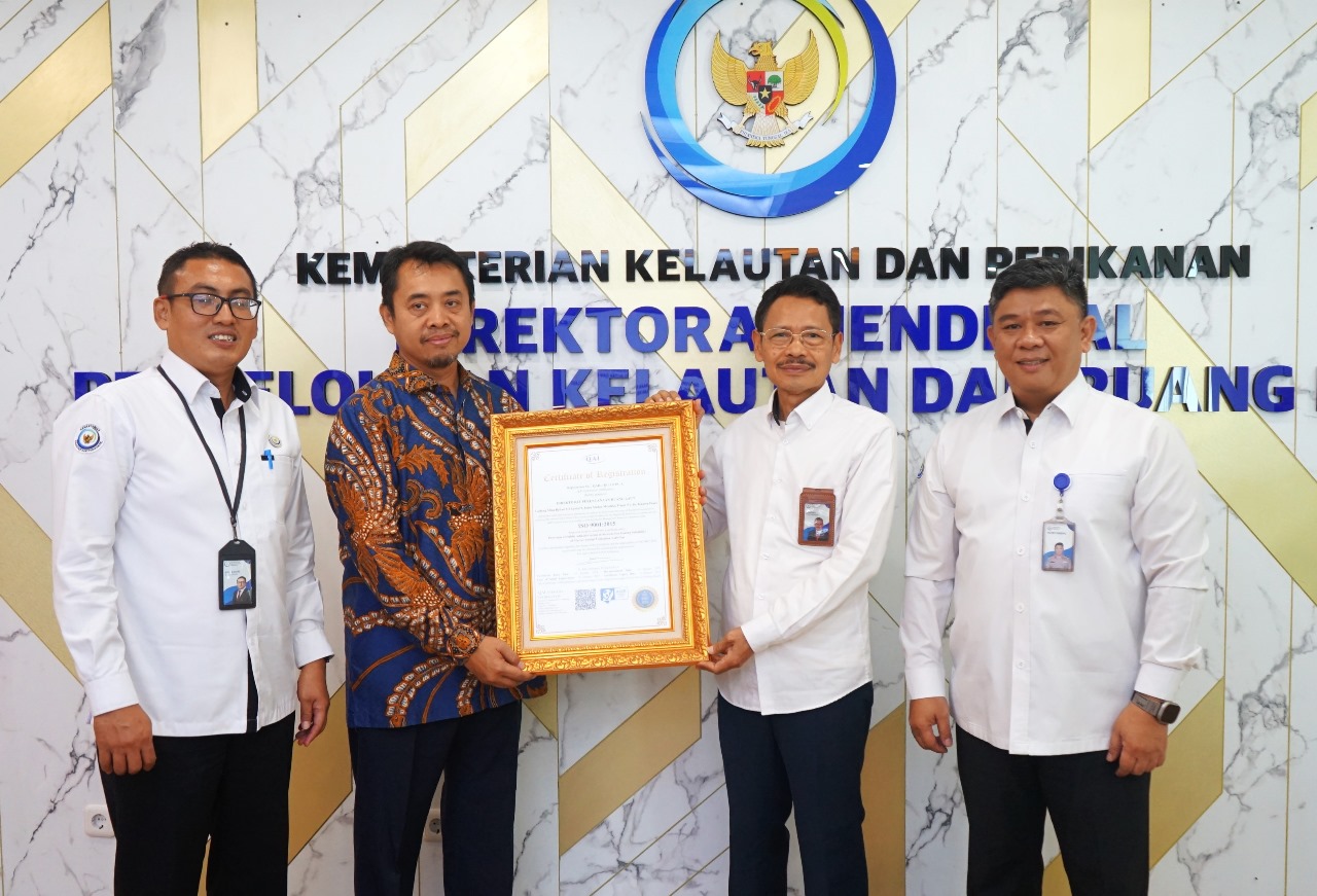 Ditjen PKRL menerima sertifikat Manajemen Mutu ISO 9001:2015 untuk Pelayanan Kesesuaian Kegiatan Pemanfaatan Ruang Laut (KKPRL), Jakarta (15/1).
