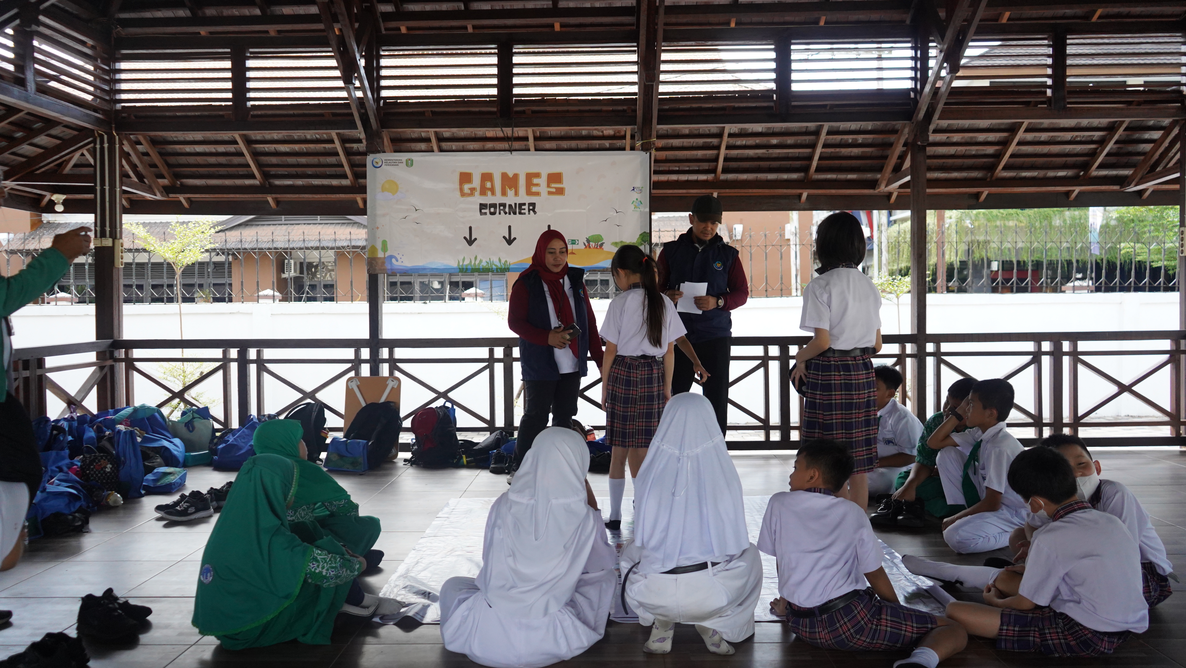 Kegiatan Sekolah Pantai Indonesia pada side event KONAS Pesisir XI di Pontianak, (27, 29/11).