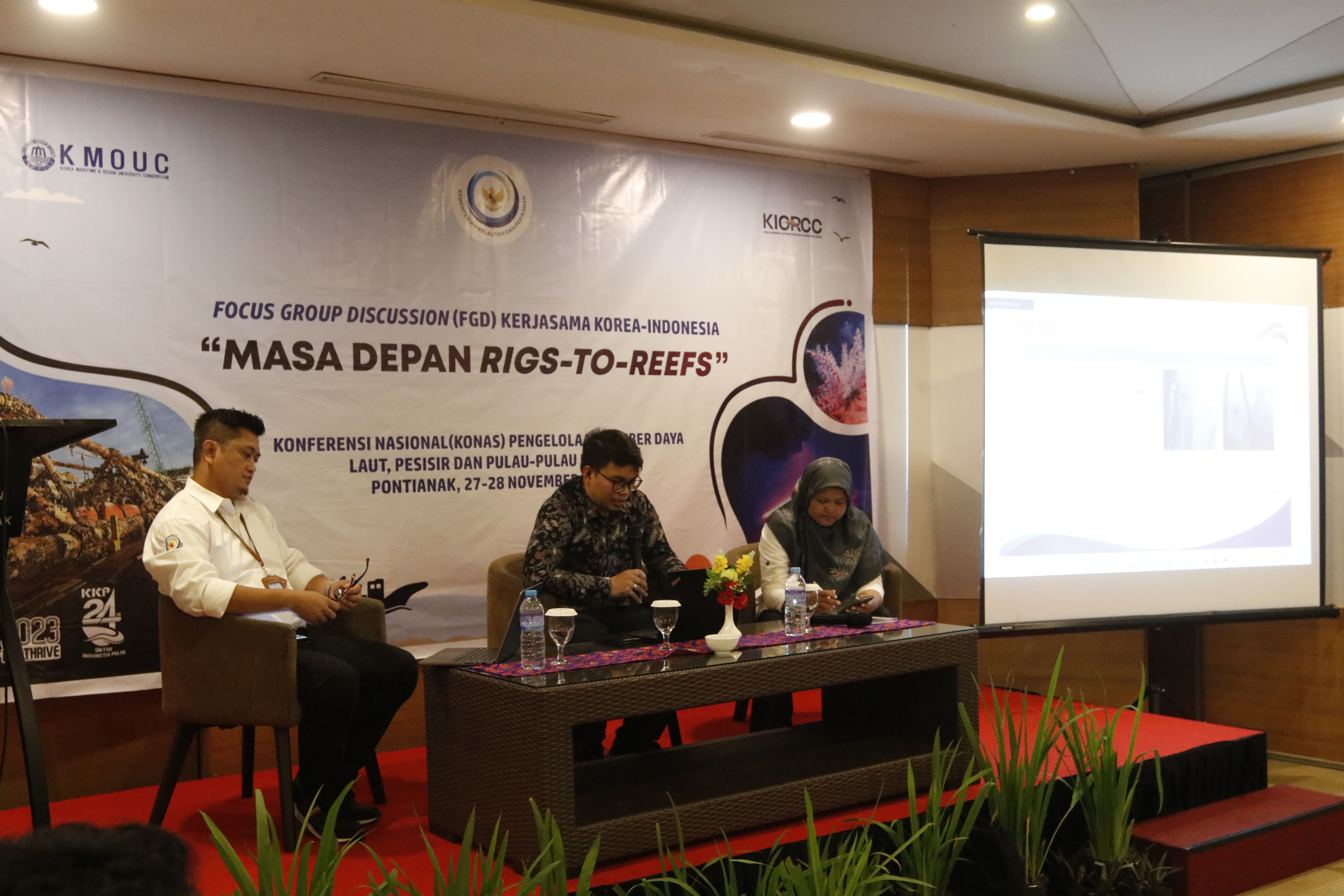 FGD Kerjasama Indonesia Korea terkait Artificial Reef pada side event KONAS Pesisir XI di Pontianak, (27/11).