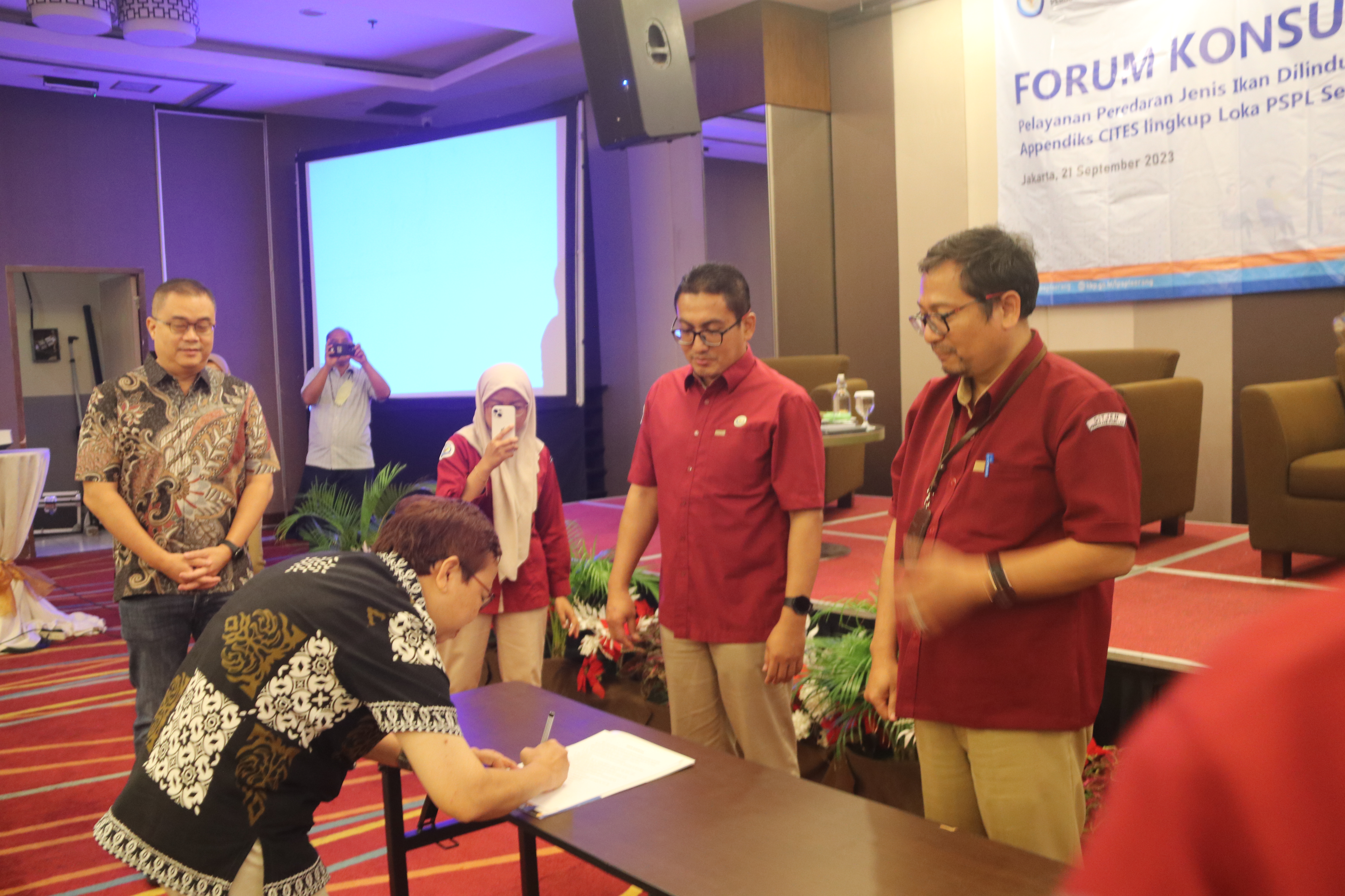 Forum Konsultasi Publik Pelayanan Peredaran Jenis Ikan Dilindungi dan/atau Appendik Cites Lingkup Loka PSPL Serang, Jakarta (21/9).
