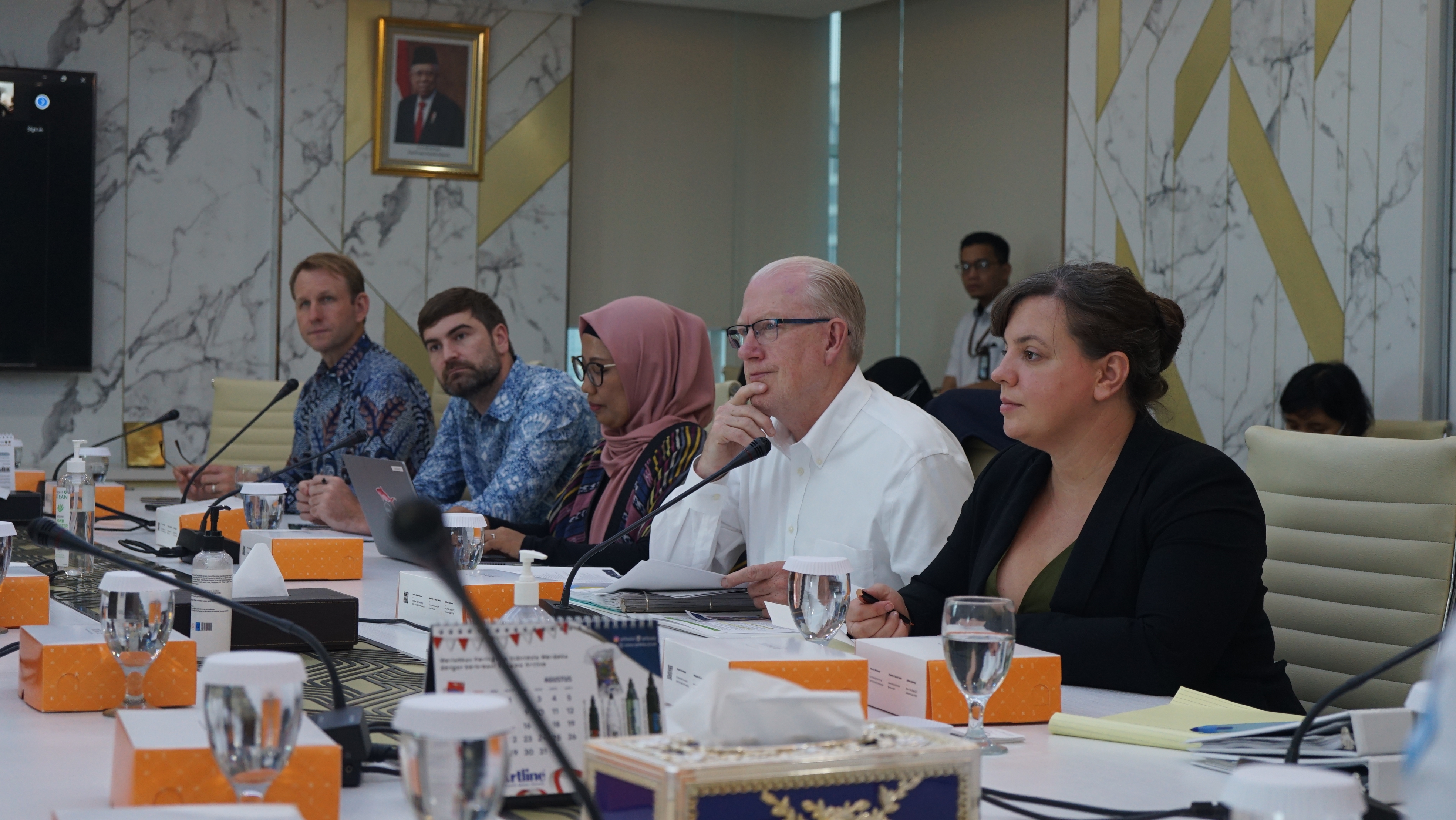 Dirjen Pengelolaan Ruang Laut Victor Gustaaf Manoppo menerima kedatangan delegasi Pemerintah Amerika Serikat untuk mendiskusikan rencana implementasi program TFCCA (Tropical Forest and Coral Reef Conservation Act) di Indonesia,Jakarta (21/8).