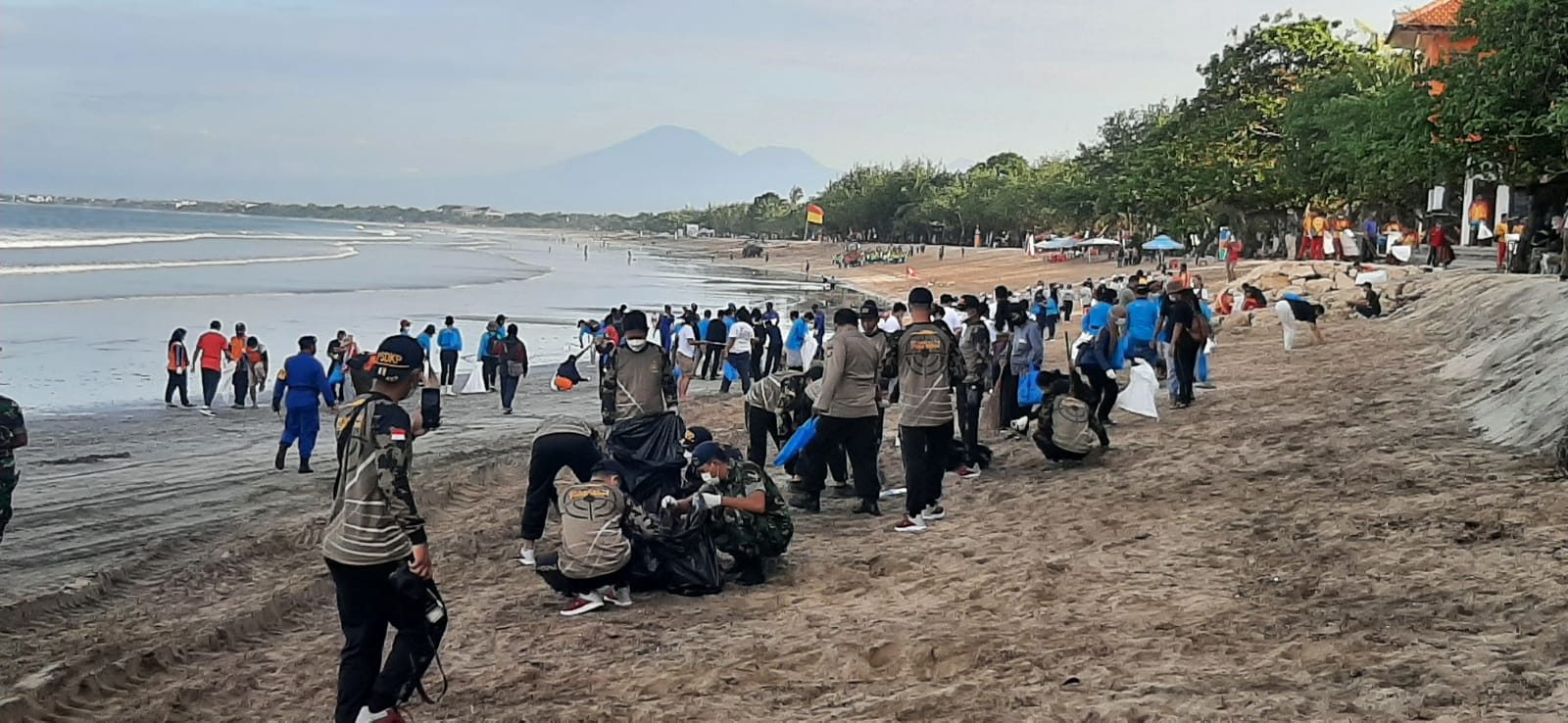 Gerakan Bersih Pantai di Bali (10/3)