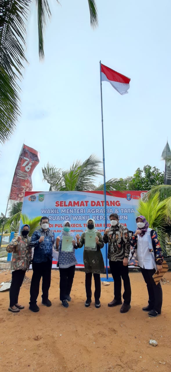 Kunjungan Plt. Dirjen Pengelolaan Ruang Laut Ibu. Pamuji Lestari ke pulau kecil terluar di Provinsi Kep. Riau (Pulau Nipa), (2/9).