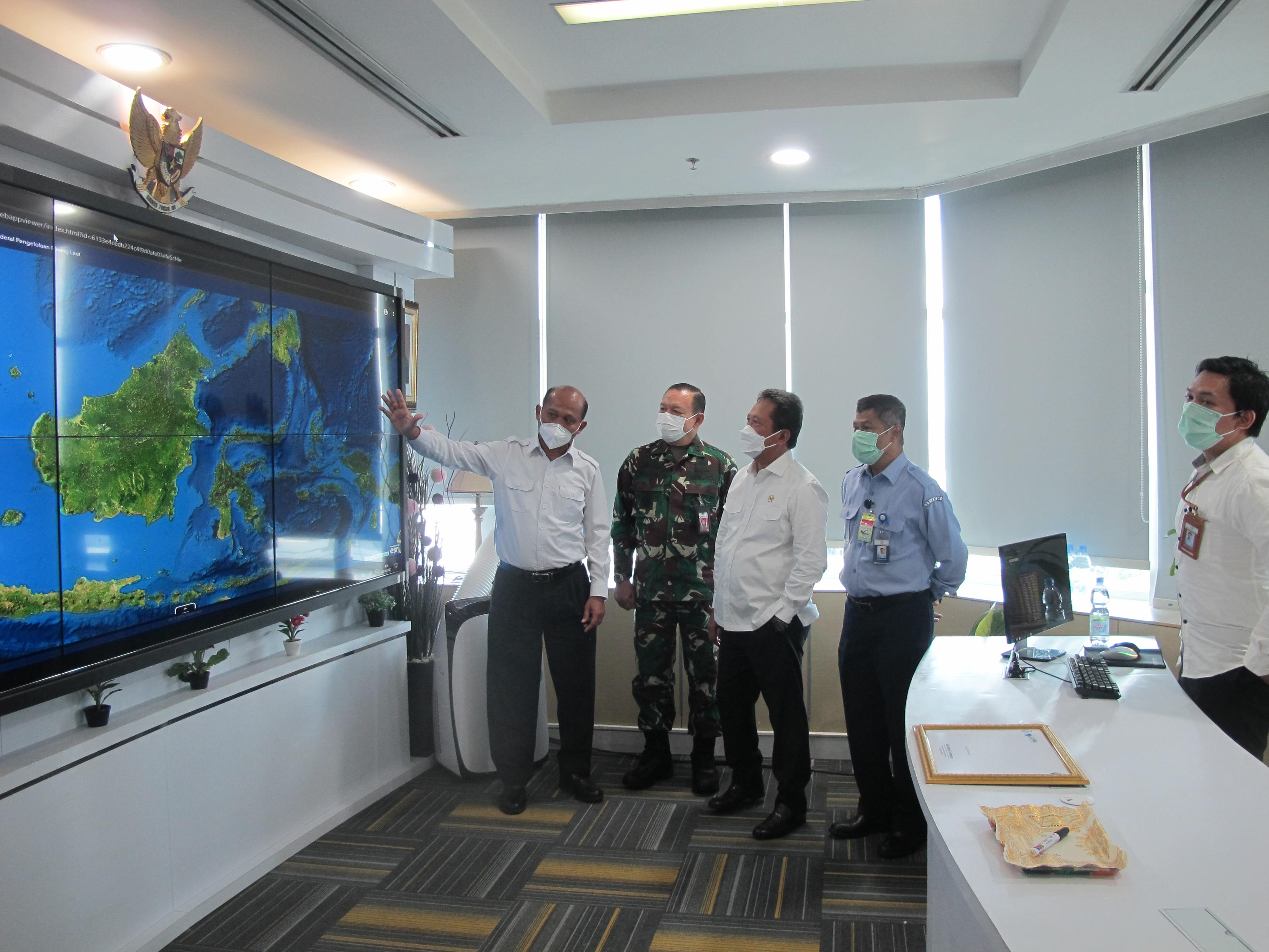 Kunjungan Menteri Kelautan dan Perikanan ke Ruang Data Direktorat Jenderal Pengelolaan Ruang Laut