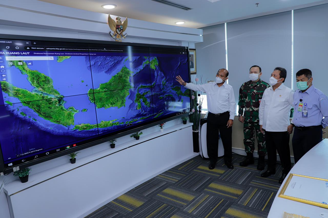 Kunjungan Menteri Kelautan dan Perikanan ke Ruang Data Direktorat Jenderal Pengelolaan Ruang Laut