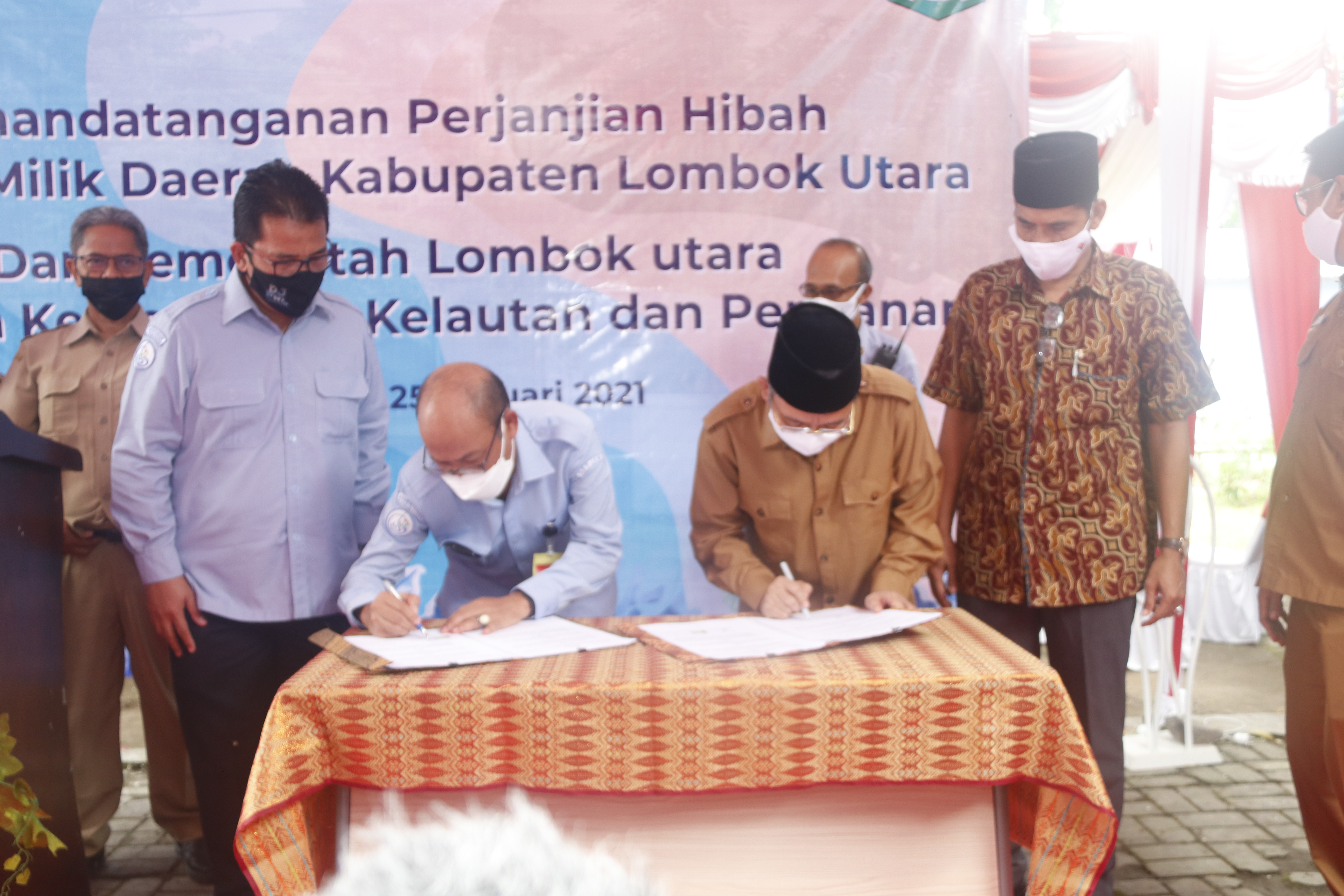 Serah Terima Barang Milik Daerah Dari Pemkab Lombok Utara Kepada KKP, Senin (25/1)
