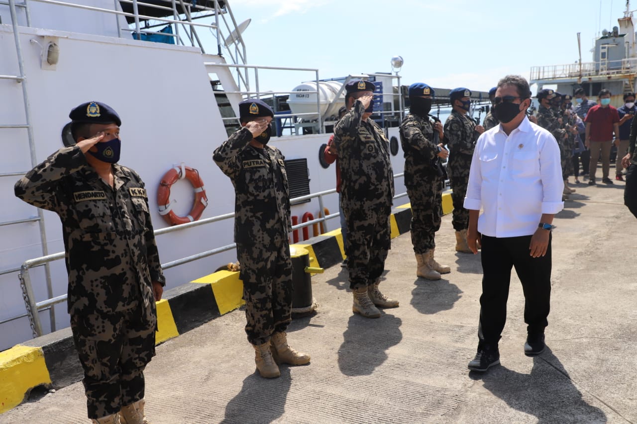 Menteri Trenggono Kunjungi Pelabuhan Perikanan Untia