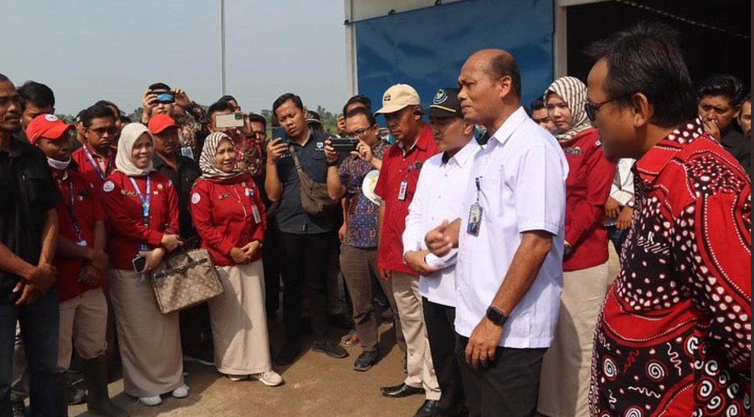 Dirjen PB melakukan peninjauan pembangunan Unit Produksi Pakan Ikan Mandiri di Kabupaten Oku Timur, Provinsi Sumatera Selatan