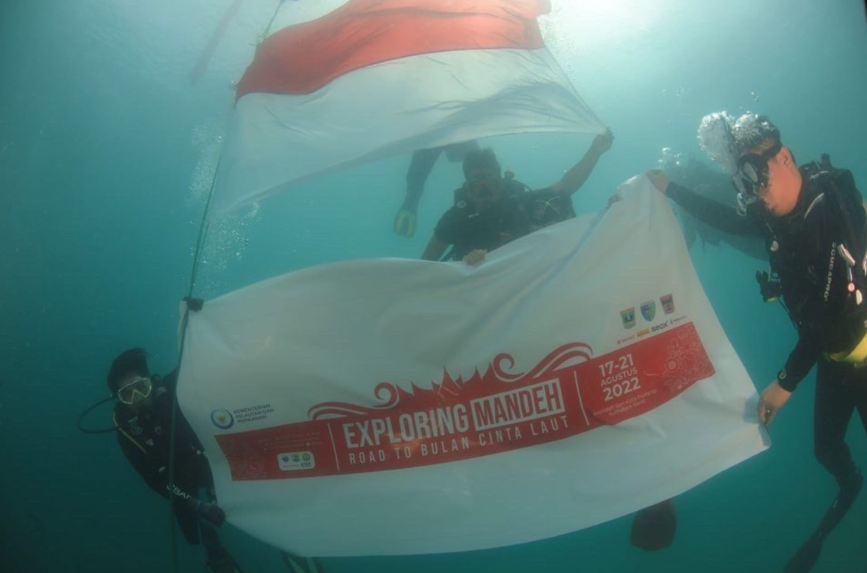 Dirjen PB menjadi inspektur upacara bawah laut peringatan HUT RI ke 77 di Perairan Mandeh, Sumatera Barat