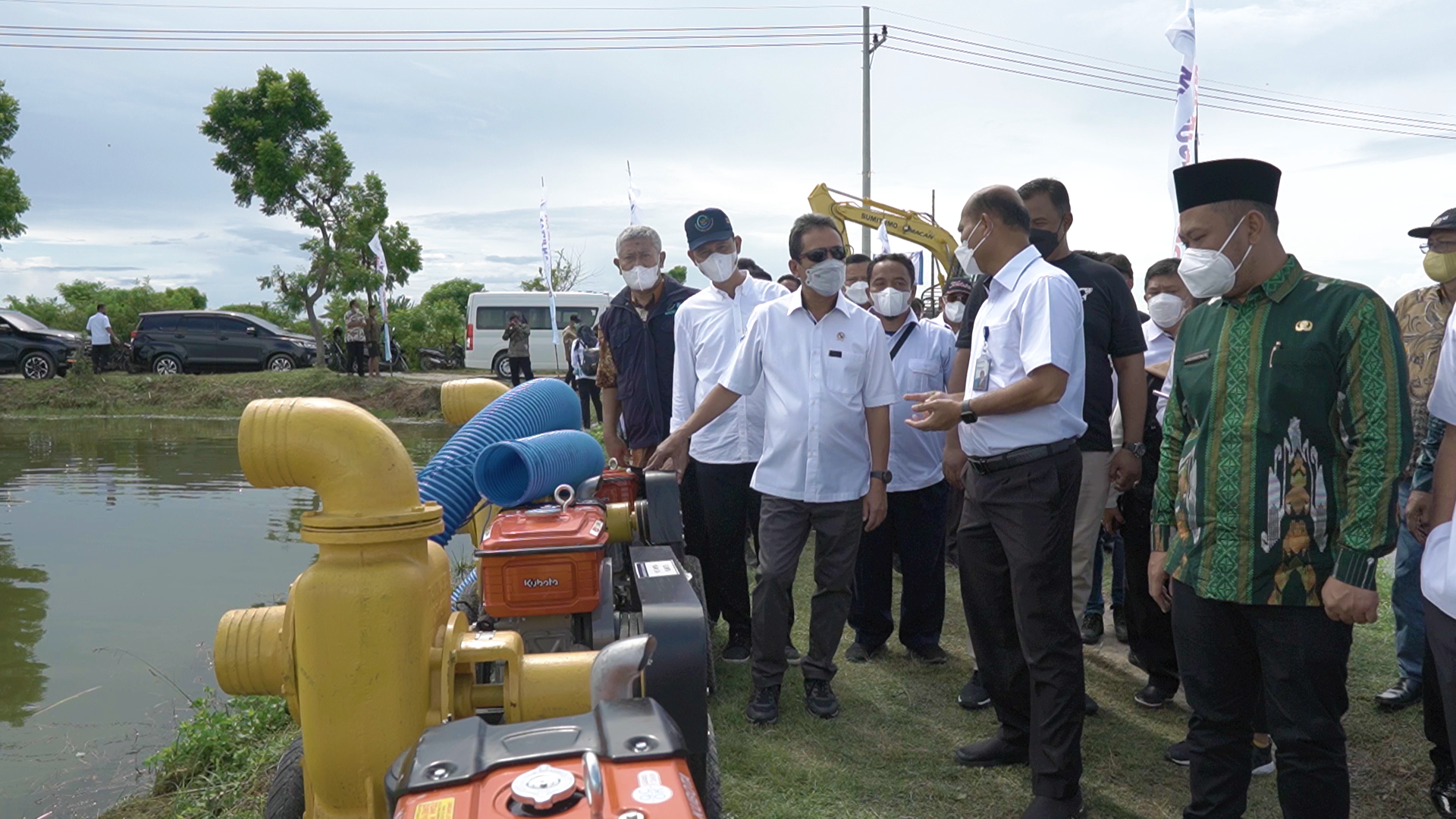 Dirjen PB mendampingi Menteri Kelautan dan Perikanan meresmikan Kampung Budidaya Bandeng di Gresik