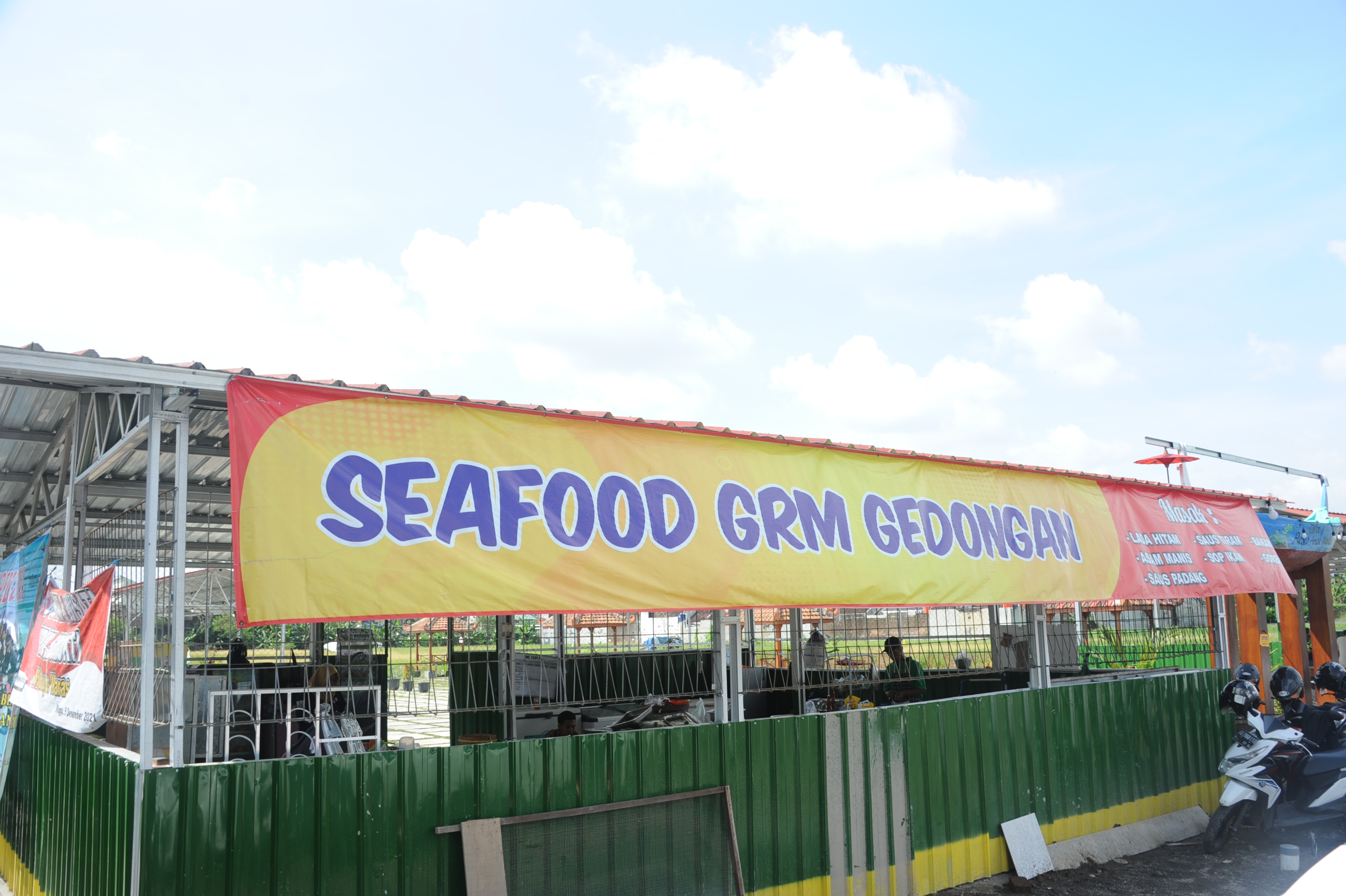Pusat Grosir Ikan Segar Guyup Rukun Makmur (GRM) Karang Anyar