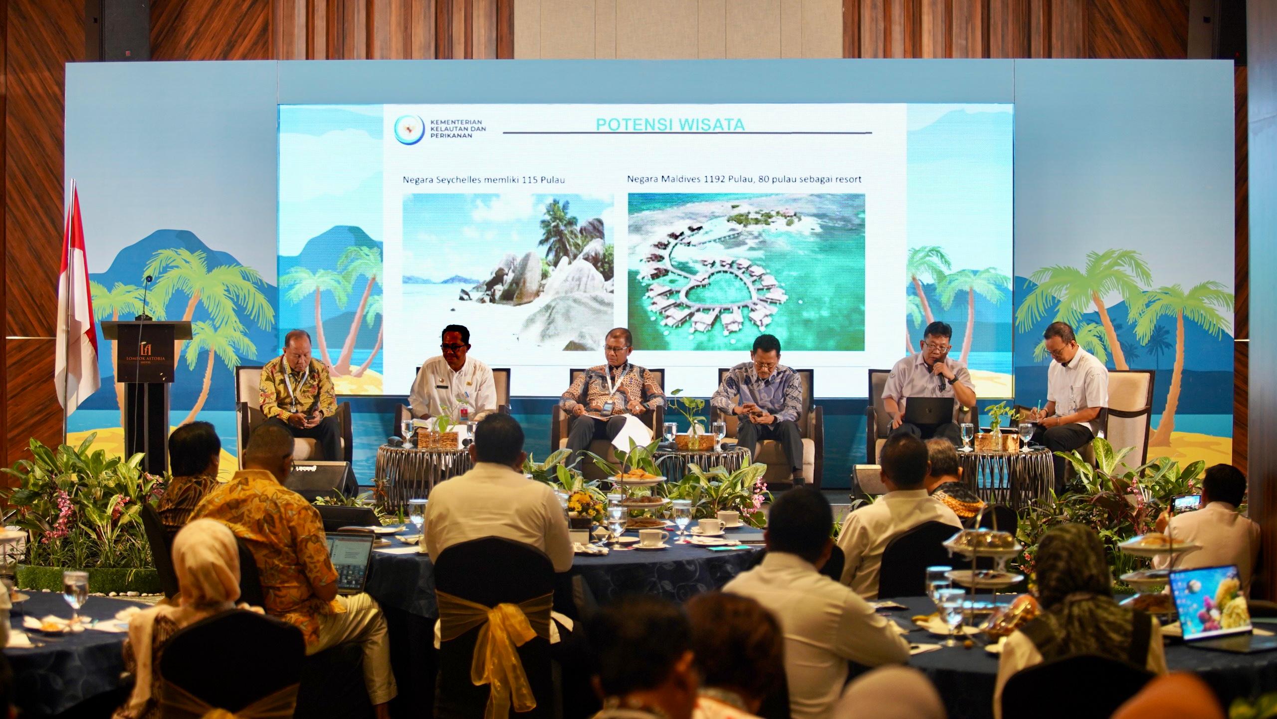 Seminar Implementing Blue Economy on Small Islands Management di Mataram, NTB (26/06).