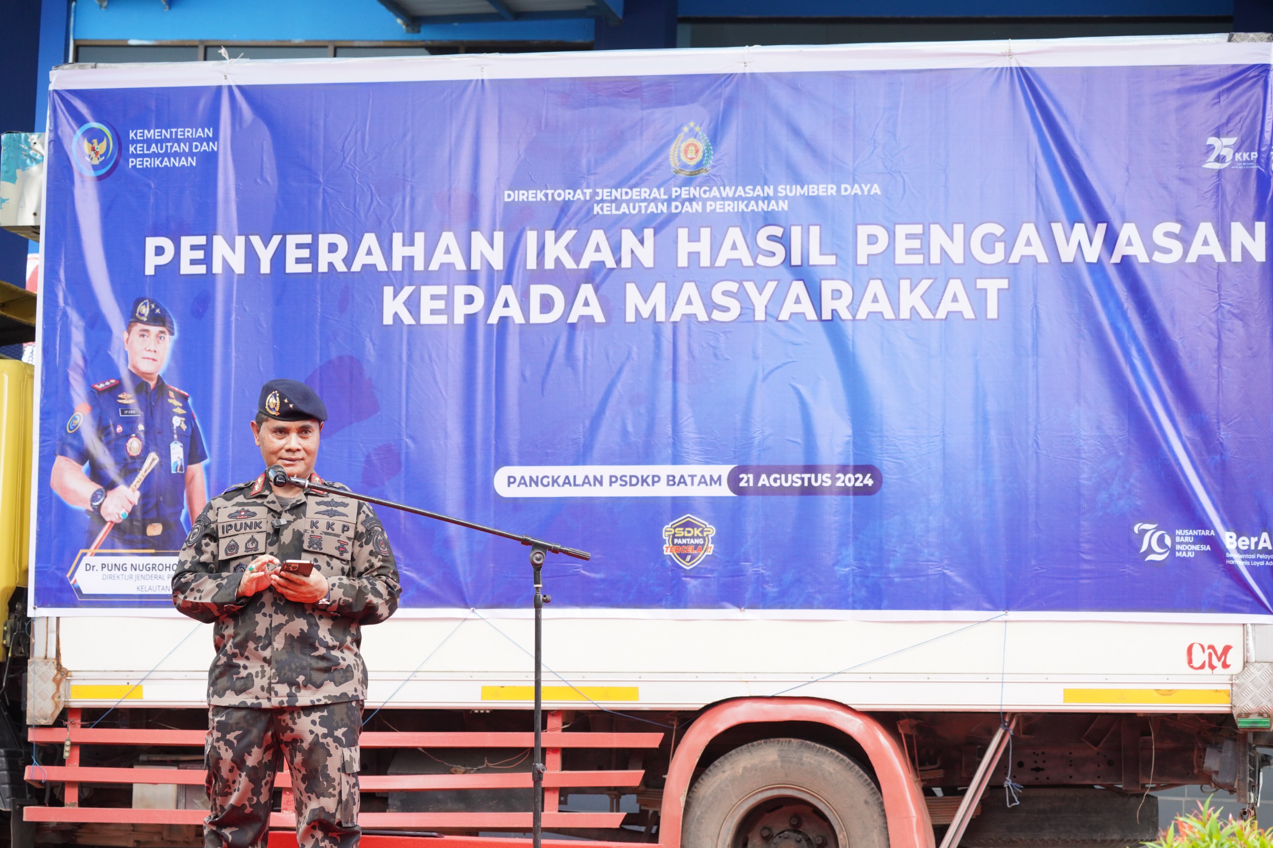 KKP Bagikan 4 Ton Ikan ke Masyarakat di Batam