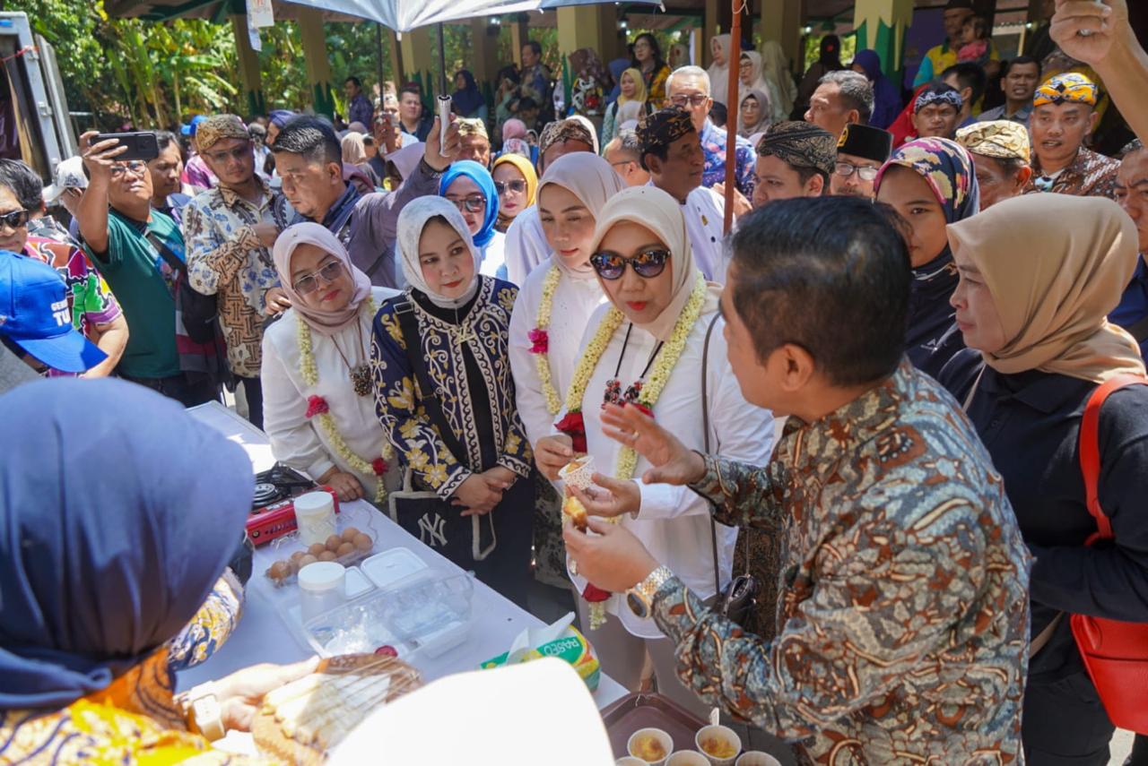 Ditjen PDSPKP dan DWP KKP Gelar Edukasi Manfaat Makan Ikan di Keraton Kasepuhan Cirebon