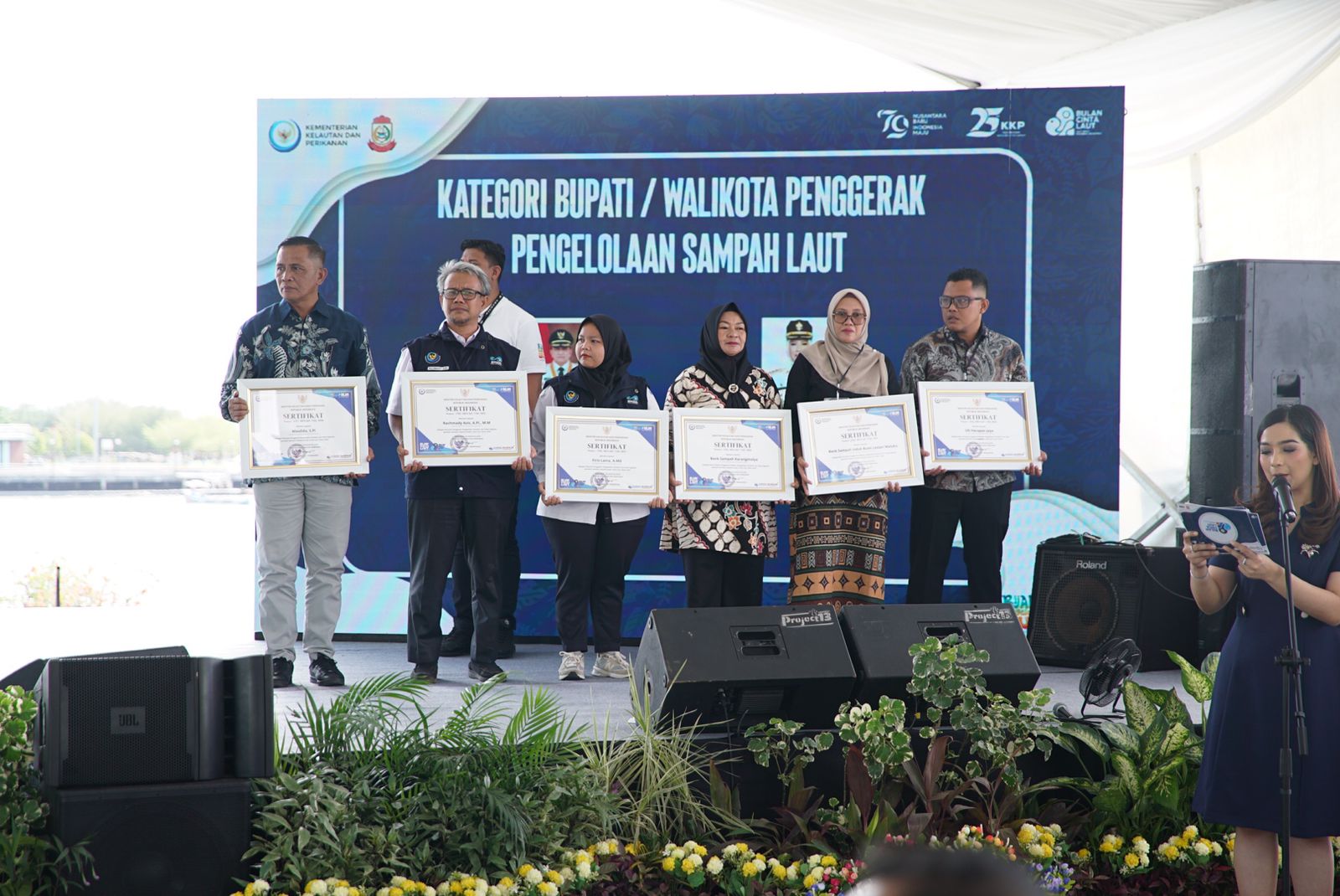 Kepala BPPSDMKP mendampingi Menteri Kelautan dan Perikanan dalam Puncak Gerakan Nasional Bulan Cinta Laut