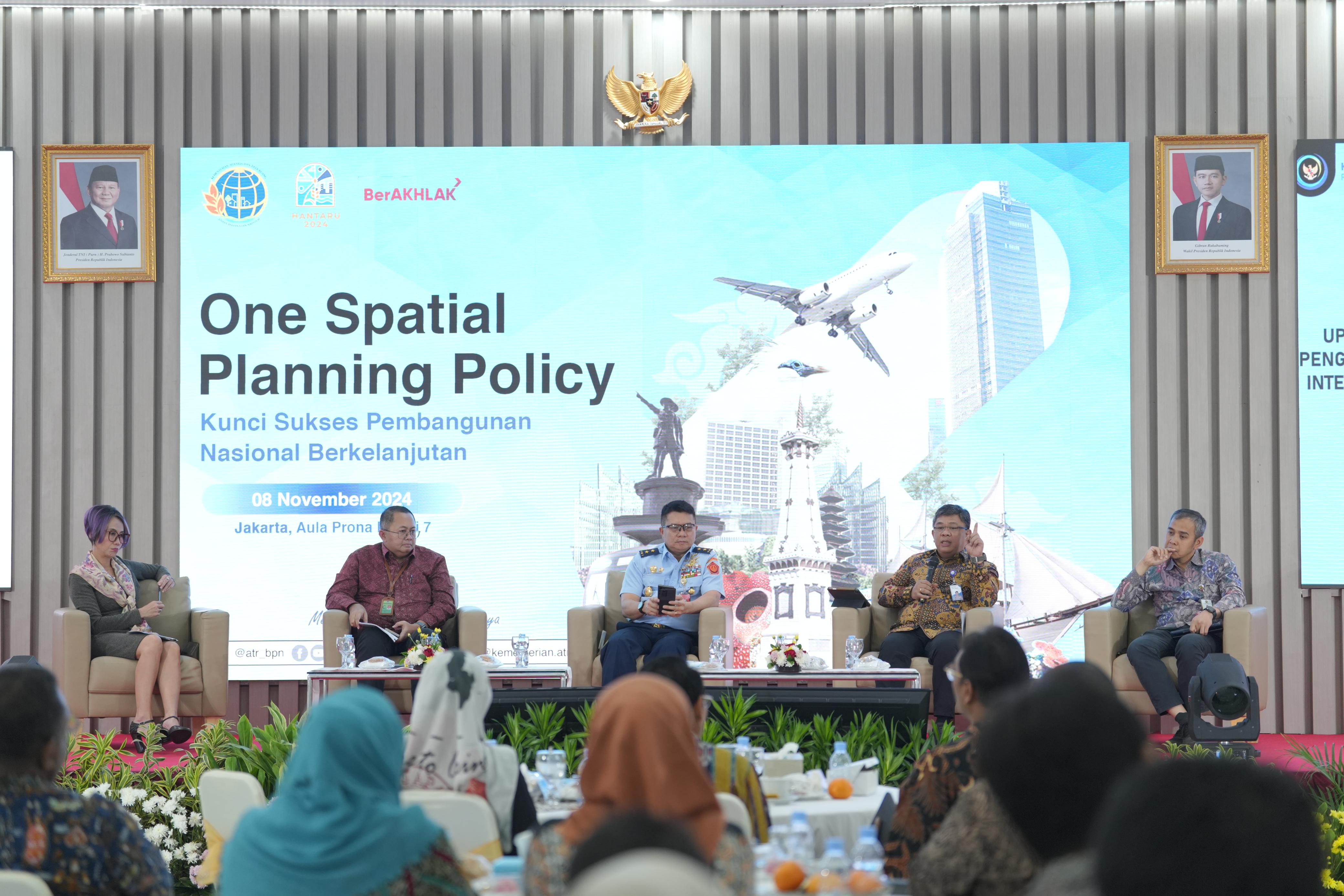 Narasumber Talkshow tema "One Spatial Planning Policy: Kunci Sukses Pembangunan Nasional Berkelanjutan", Jakarta (08/11).